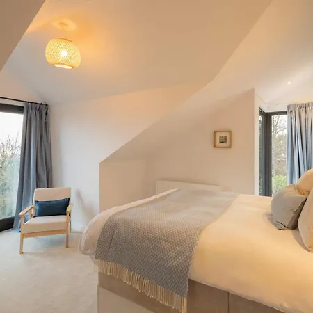 Host & - Bay View House Grange-over-Sands